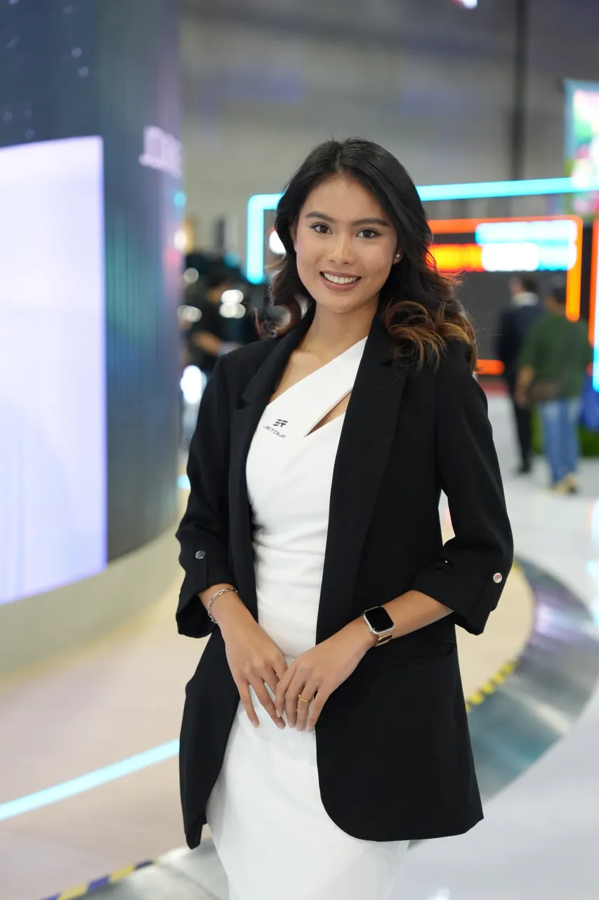 Stand host portrait in business dress on the exhibition floor